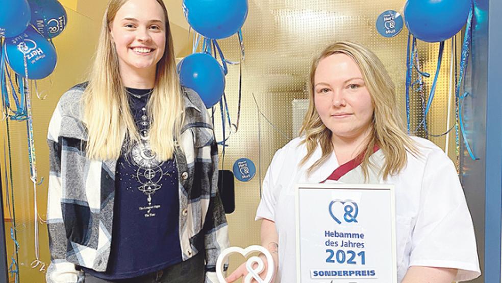 Alina Kremer (rechts) wurde von Saskia Schepers für die Auszeichnung »Hebamme des Jahres« nominiert.  © Foto: Marien Hospital
