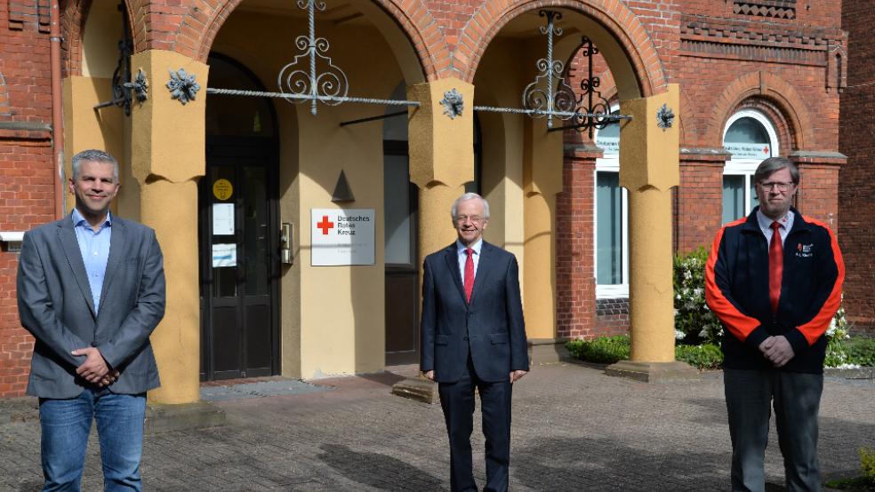 Der künftige Geschäftsführer Sven Neumann, Kreisvorsitzender Bernhard Bramlage, Interims-Geschäftsführer Hans-Günther Kirchhoff (von links). © DRK