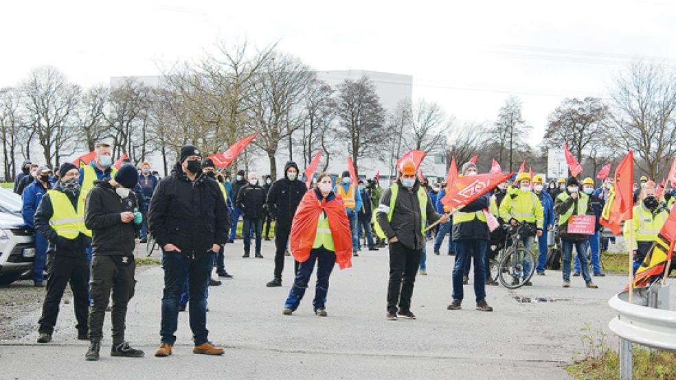 Bei Kundgebungen haben Mitarbeiter der Meyer Werft immer wieder für den Erhalt ihrer Arbeitsplätze demonstriert.  © Foto: Belling