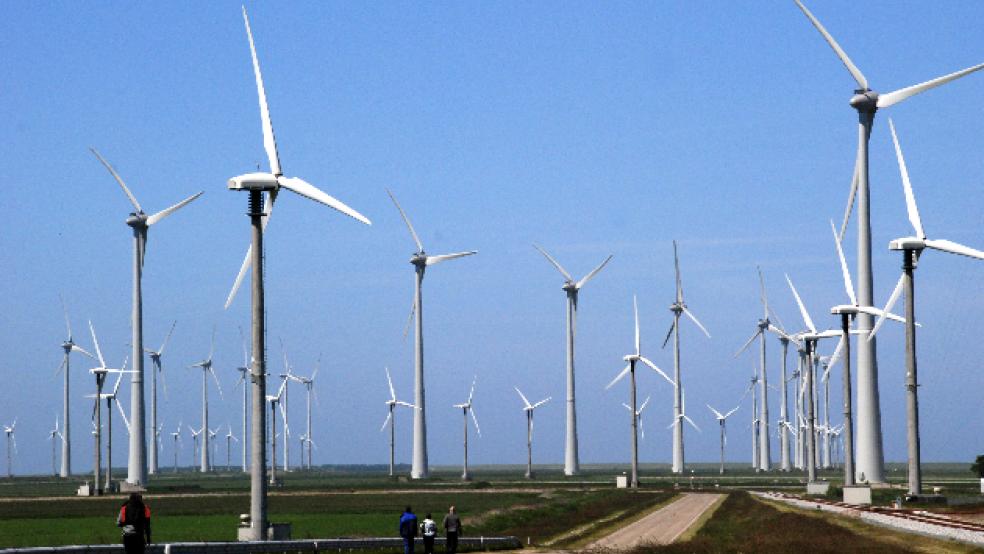 Der Emder Rat hatte im Dezember vergangenen Jahres einstimmig eine Resolution gegen den geplanten Bau eines Atomkraftwerkes in Eemshaven verabschiedet. Die Emder setzten sich für Stromerzeugung aus erneuerbaren Energien ein. Nun hat die niederländische Regierung auf die Ratsresolution reagiert. © Kuper