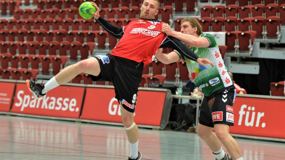 OHV-Spieler Kevin Wendlandt ließ sich von der OranienburgerAbwehr nicht vom Torewerfen abhalten. Der Auricher Rückraumspieler erzielte elf der 42 Treffer.  © Foto: Wolfenberg