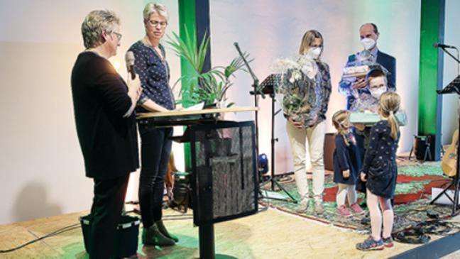 Blumen und Geschenke zum Abschied