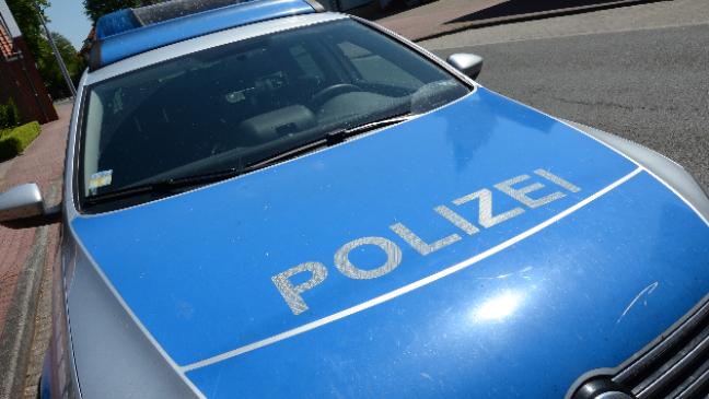 Scheiben von zwei Autos eingeschlagen