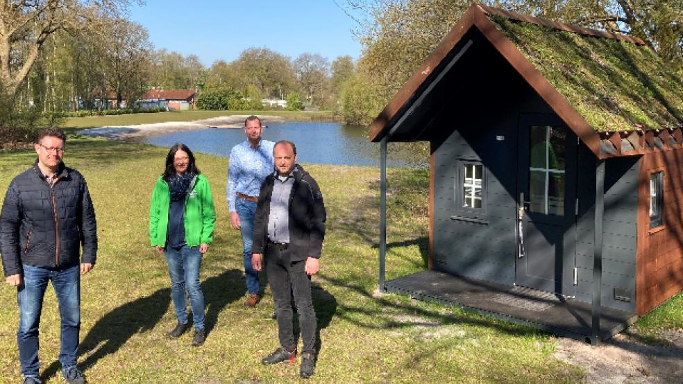 Stellten das neue Outdoor-Angebot auf dem Campingplatz in Papenburg vor (von links): Jürgen Brelage, Alexandra Weich, Jens Lakeberg und Heino Bröer. © Foto: LGS gGmbH
