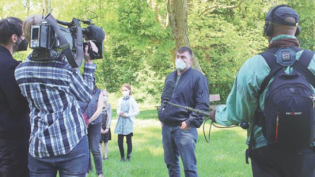 Genervt von Geschrei und Kot