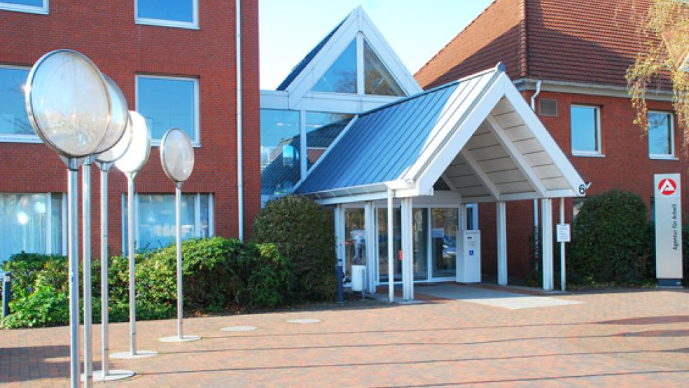 Der Rückgang an Arbeitslosen stimmt Agentur-Chef Roland Dupák vorsichtig optimistisch.  © Foto: RZ-Archiv