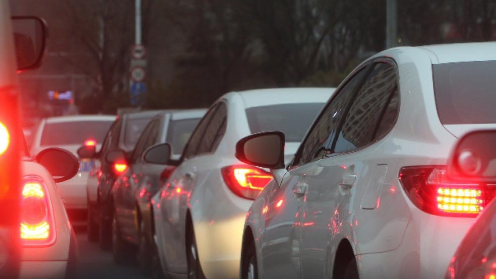 Vor dem Hintergrund der weiter zunehmenden Kfz-Zahlen im Kreis Leer sind Staus vor allem während des Berufsverkehrs kaum verwunderlich. © Symbolfoto: Pixabay