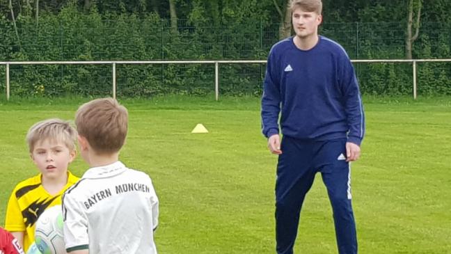 Fußballer schnuppert als Sportlehrer rein