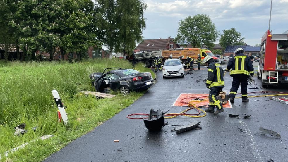 Die 18-Jährige prallte mit ihrem VW auf einen Lastwagen. © Feuerwehr