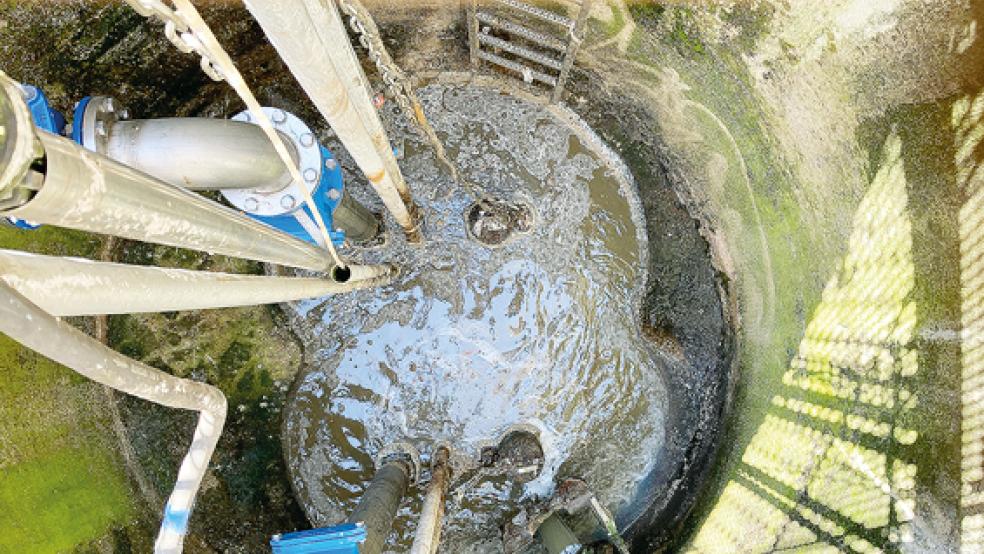 Im Pumpwerk »Alter Postweg« in Holthusen geht es mehr als vier Meter in die Tiefe.  © Boelmann