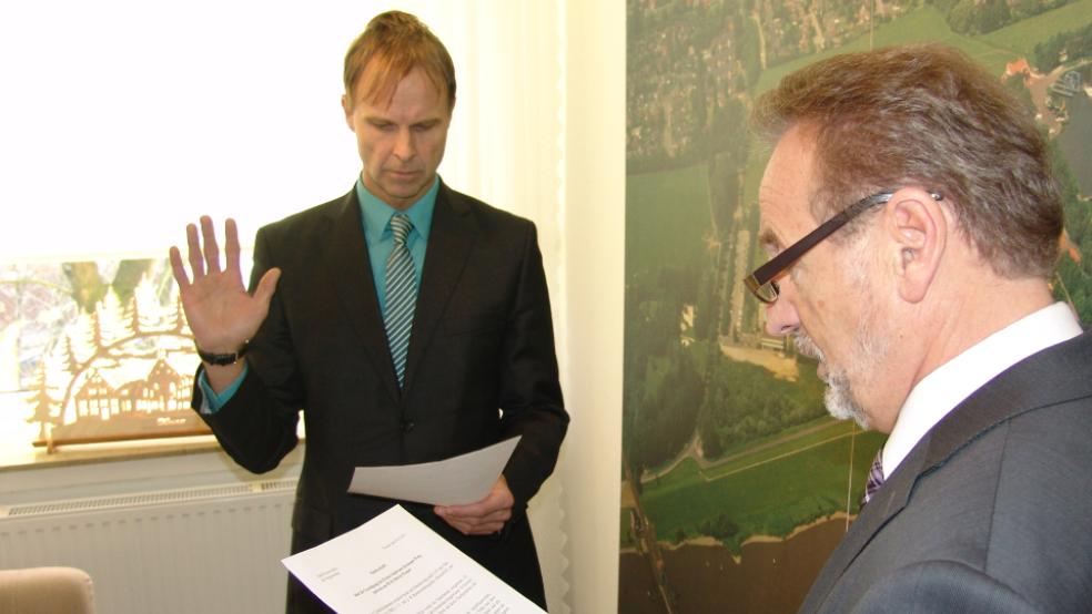 Hermann Welp bei seiner Vereidigung nach seiner Wahl zum Ersten Stadtrat. © Boelmann