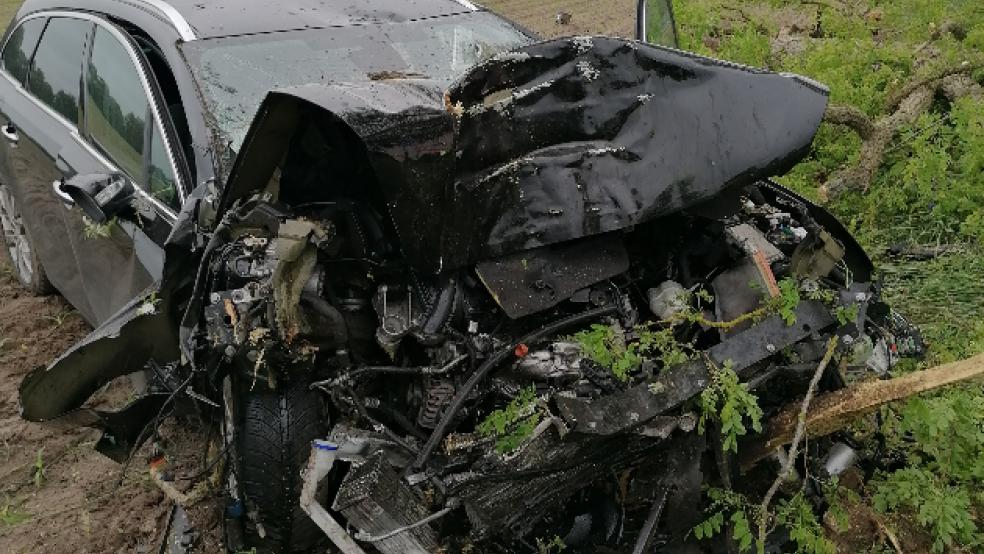 Der verletzte Fahrer konnte sich selbst aus dem Wrack befreien. © Foto: Feuerwehr