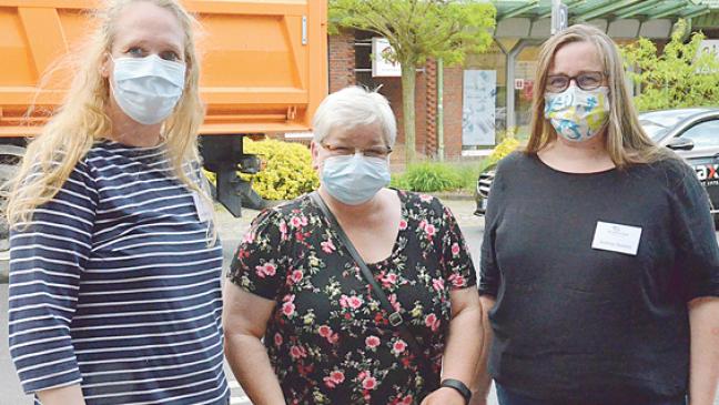 Poller tragen rot-weiße Pudelmützen