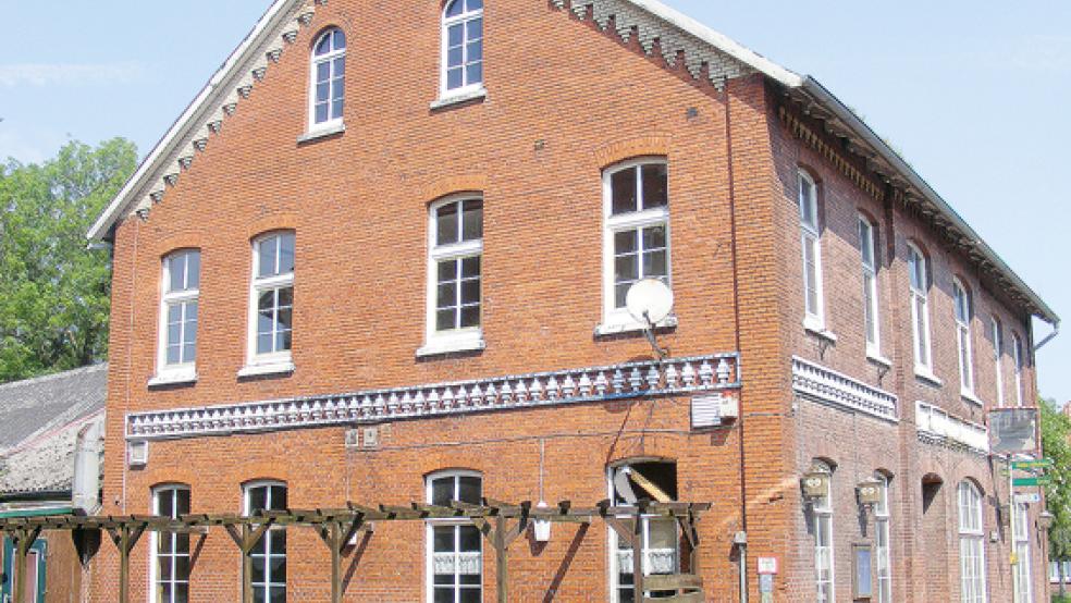Der Traditionsgasthof im Ortskern ist für Jemgum längst keine gute Visitenkarte mehr.  © Foto: Szyska