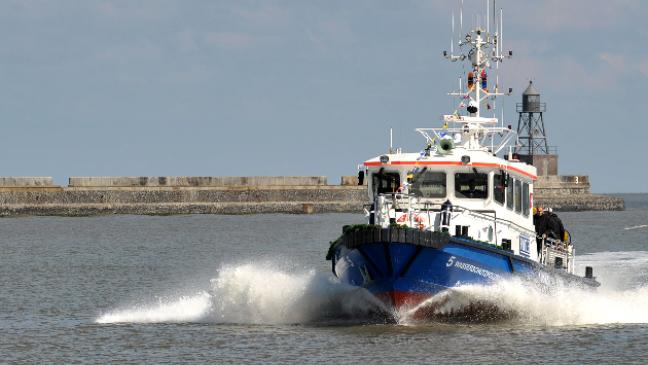 Dieselkraftstoff im Hafen ausgelaufen