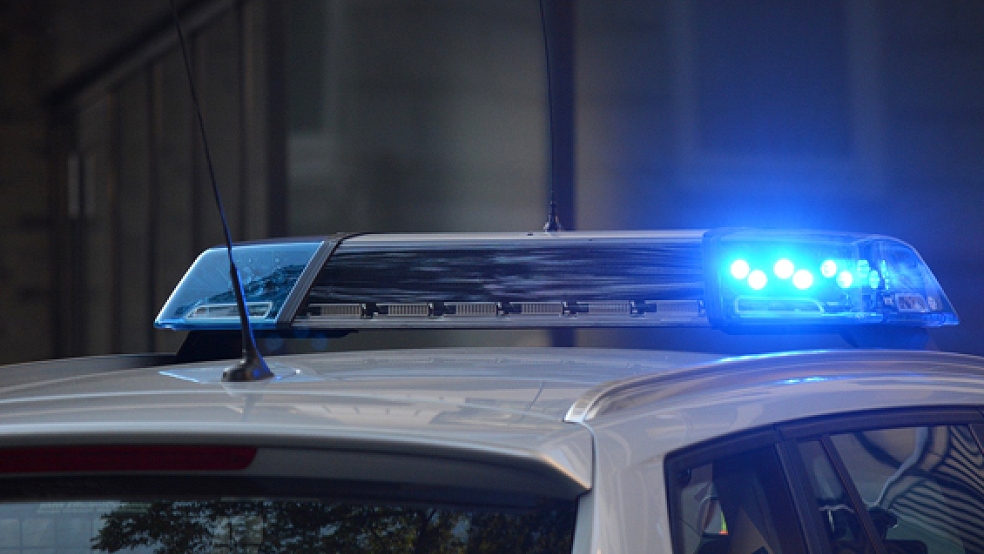 Nach einem Polizeinsatz in Emden laufen nun Ermittlungen gegen zwei beteiligte Beamte.  © Foto: pixabay