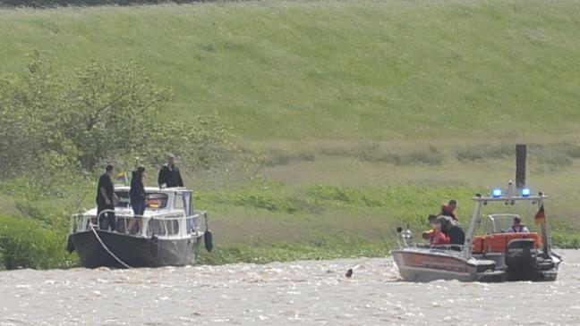 Motoryacht havariert auf der Ems