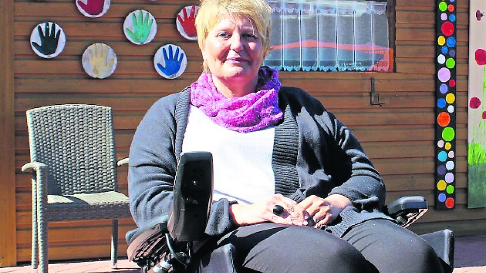 Die Diagnose Multiple Sklerose veränderte das Leben von Tina Hassler. An Demenz ist die 47-Jährige nicht erkrankt – lebt aber trotzdem in einer Demenz-WG in Papenburg. © Foto: Belling