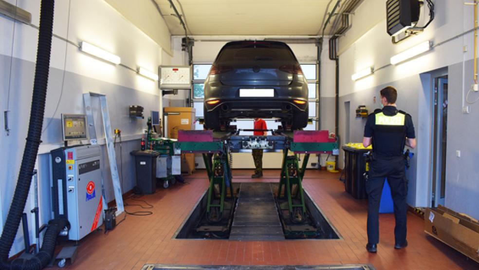 Bei Schwerpunktkontrollen in der Tuningszene in Norden/Norddeich wiesen einige Fahrzeuge erhebliche Mängel auf.  © Foto: Polizei