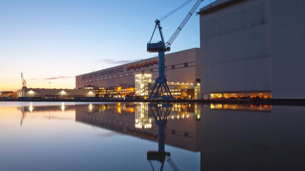 Nach gegenseitigen, zum Teil heftigen Vorwürfen sind am Montag die Gespräche zwischen Betriebsrat und Firmenleitung der Meyer Werft wieder aufgenommen worden.  © Foto: RZ-Archiv