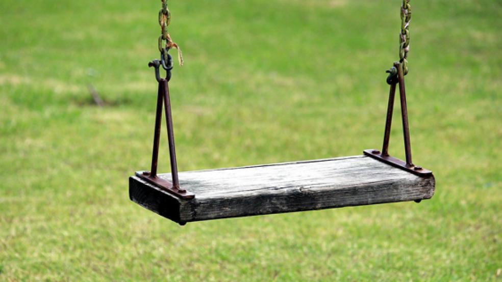 Auf einem Spielplatz in Hesel (Beispielfoto) hat sich ein Mann aus Ihlow offenbar schwer verletzt. Wie, ist unklar.  © Foto: pixabay