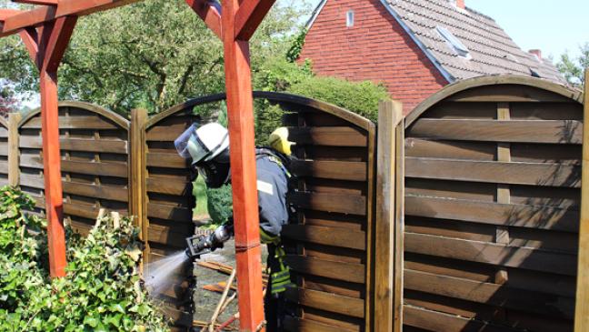 Sichtschutz stand in Flammen