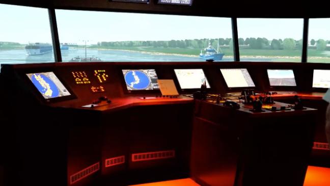 Hellblauer Kleiderbügel mit Fernsteuerung