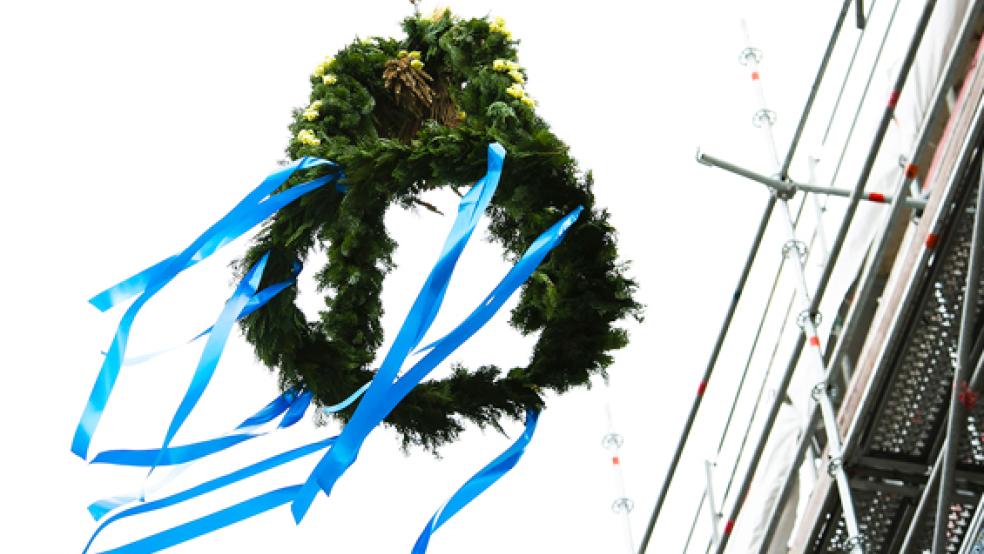 Um Richtfest zu feiern, braucht es Bauherren, Architekten, Projektentwickler –und Bauarbeiter. Die IG Bau fordert fürsie deutlich mehr Geld.  © Foto: Privat