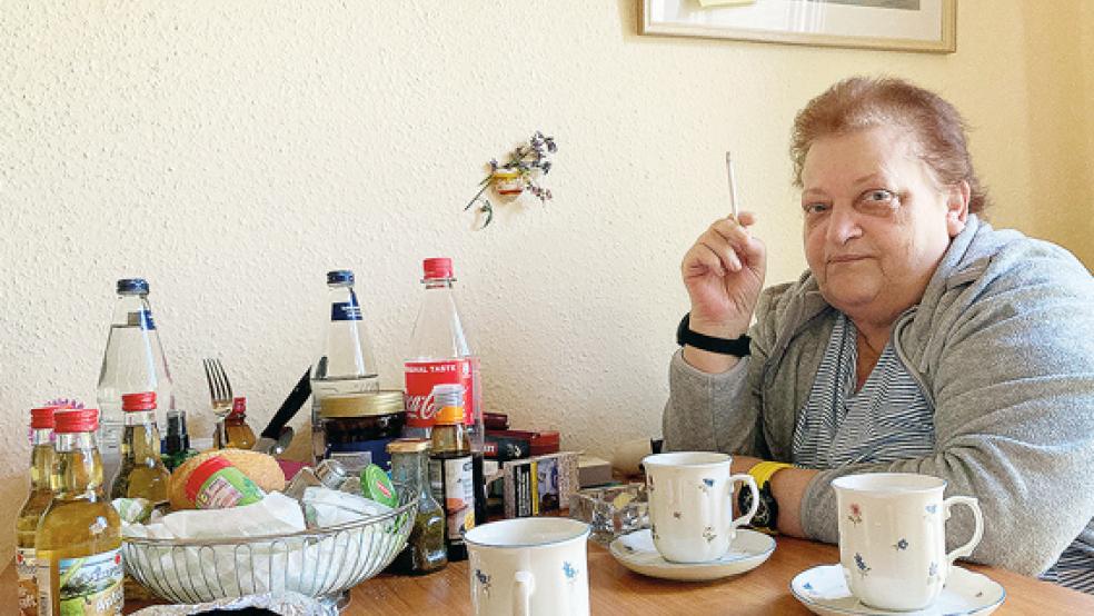 Der Liebe wegen ist Petra vor über fünf Jahrzehnten nach Leer gezogen. Seit sieben Monaten lebt die 73-Jährige im Hospizhuus in Leer.  © Foto: Boelmann