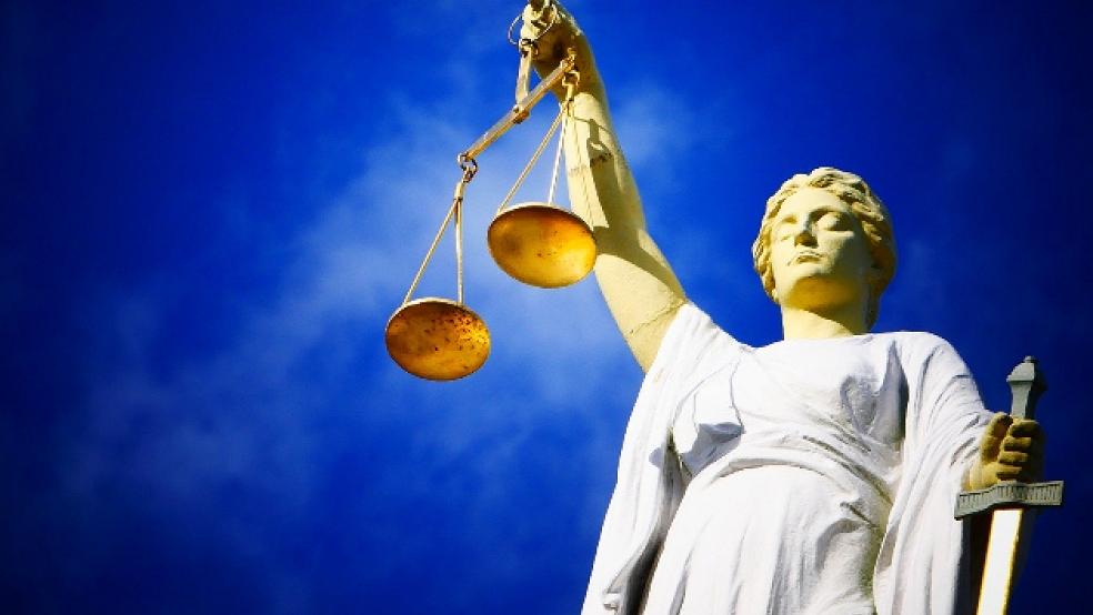 Einem 49-jährigen Wiesmoorer, dem der schwere sexuelle Missbrauch von drei Stiefsöhnen vorgeworfen wird, droht eine lange Haftstrafe. © Symbolfoto: Pixabay