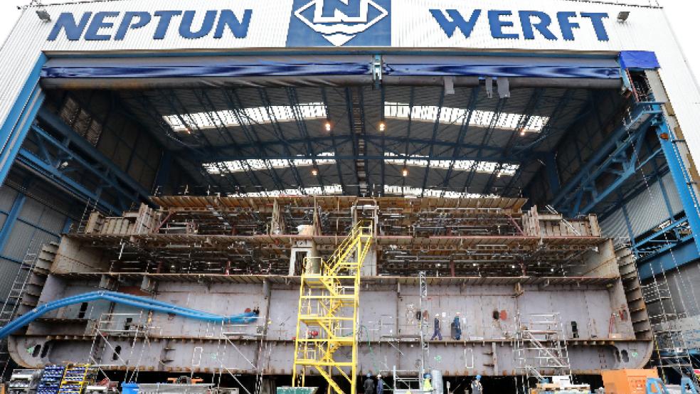 Die zur Papenburger Meyer-Gruppe gehörende Neptun-Werft in Rostock wird voraussichtlich ab 2022 zwei Schiffe für die Bundesmarine bauen. © Foto: Wüstneck (dpa)