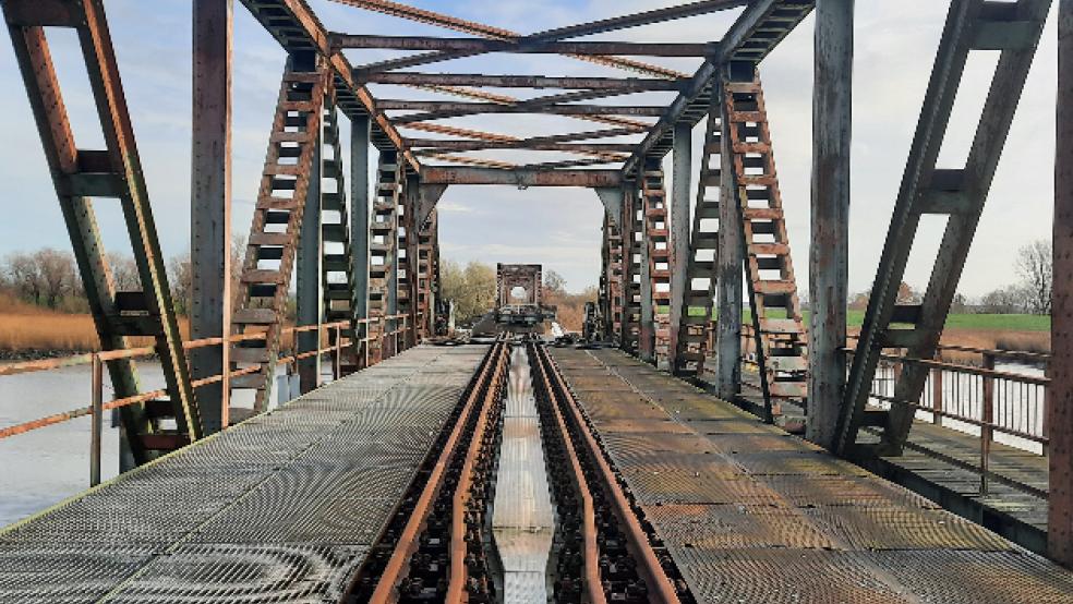 Die Erarbeitung des Planfeststellungsbeschlusses für den Neubau der Friesenbrücke durch das Eisenbahn-Bundesamt liegt in den letzten Zügen. © Foto: Szyska
