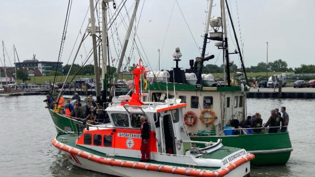 Fischkutter mit Motorschaden gerettet