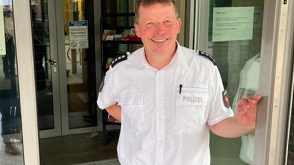Ralf Hickmann ist seit drei Jahren der Leiter der Polizeistation in Weener.  © Fotos: Boelmann
