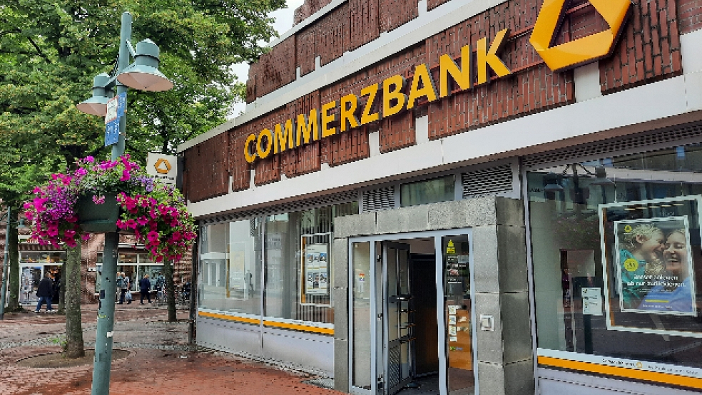 Die Filiale der Commerzbank im Frisia-Center am Mühlenplatz in Leer wird Ende des Jahres geschlossen. © Foto: Szyska