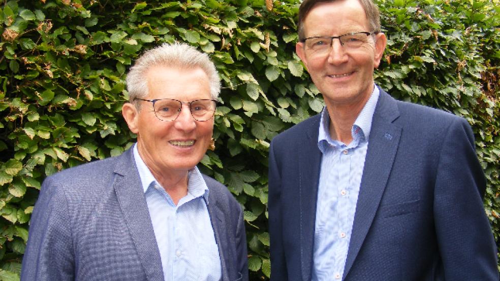 Während Obersielrichter Willem Berlin (rechts) mindestens bis Ende 2025 im Amt bleibt, wurde sein Stellvertreter Arno Spekker nach 40-jähriger Vorstandsarbeit verabschiedet. © Foto: Szyska