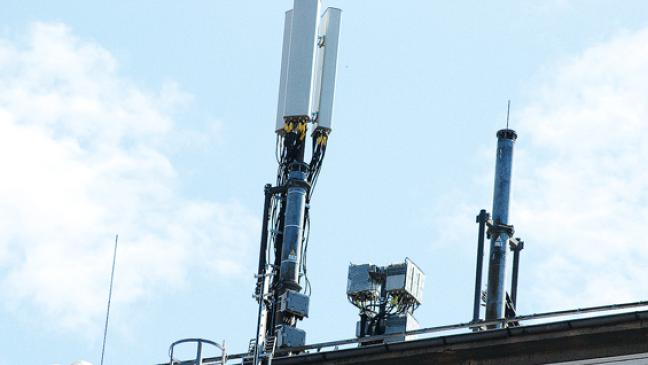 Neue LTE-Mobilfunkantennen auf dem Polak-Turm