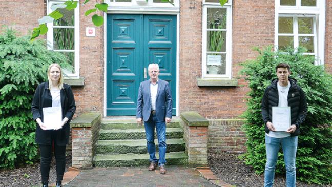 Auszubildende der Stadt bestehen Prüfung