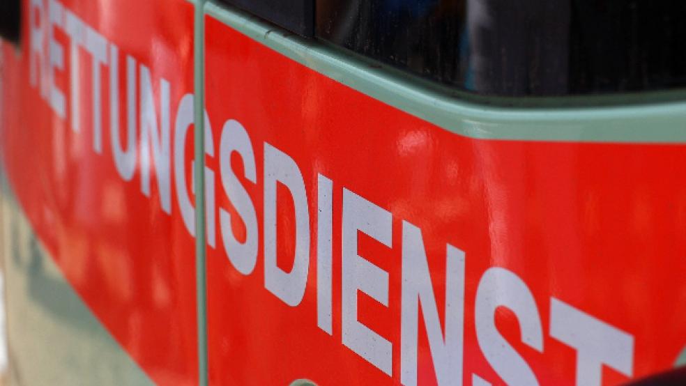 Zwei Mitarbeiter des Rettungsdienstes wurden in Jheringsfehn von Männern angegriffen, die zuvor um Hilfe gebeten hatten. © Symbolfoto: Pixabay