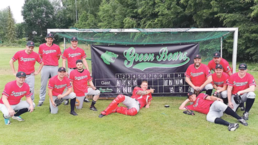 Nach den beiden Spielen hielten die Dykereeves den ersten Sieg in ihrer Baseball-Geschichte mit einem Foto fest.  © Foto: Dykereeves