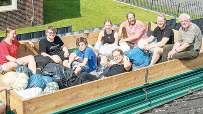 1300 Fußbälle für Kinder in Tansania