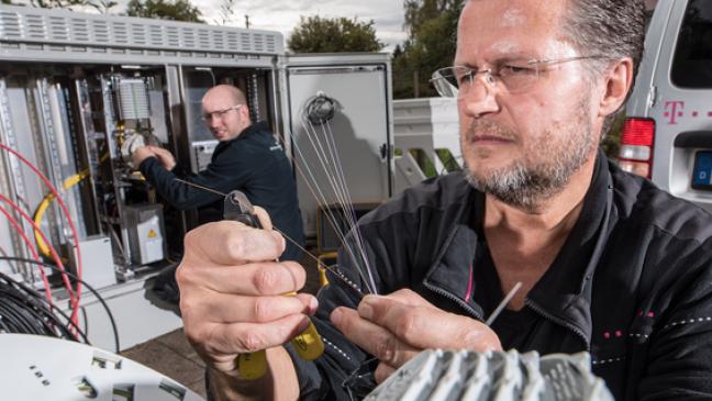 Mehr als 2000 ohne Telefon und Internet