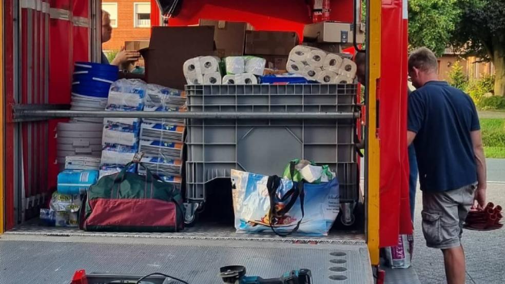 Auch die Feuerwehr Großefehn beteiligte sich mit einem Fahrzeug am Hilfskonvoi. © Foto: Lukas Crysandt (Feuerwehr)