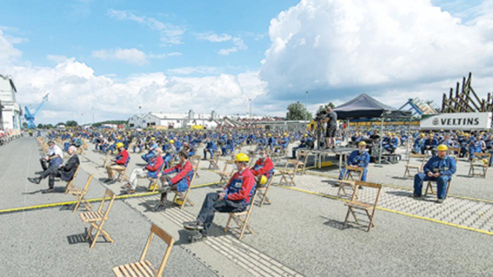 Auf zwei Betriebsversammlungen wurde die Belegschaft der Meyer Werft über die Inhalte der getroffenen Vereinbarung informiert. Anschließend begann die Abstimmung, deren Auszählung bei Redaktionsschluss noch lief.  © Foto: Meyer Werft