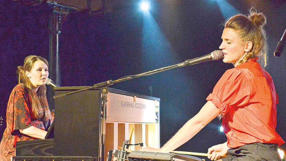 Cosima und Josepha Carl, besser bekannt als »Joco«, spielten Indie-Pop vom Feinsten.  © Fotos: Ammermann