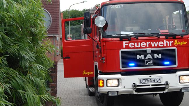 Feuerwehr wegen Feuertonne im Einsatz