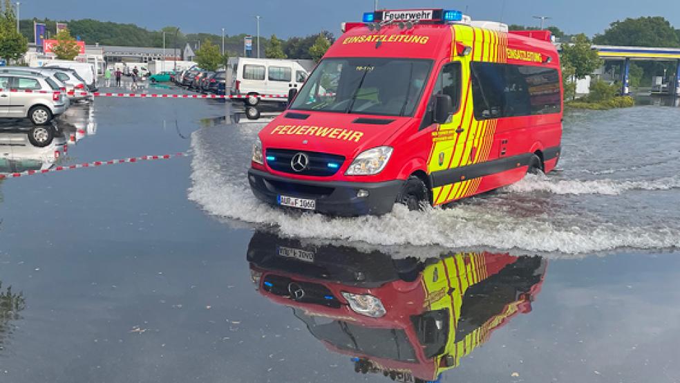 Die Feuerwehr Aurich war wegen Starkregens gestern rund drei Stunden im Einsatz.  © Foto: Feuerwehr