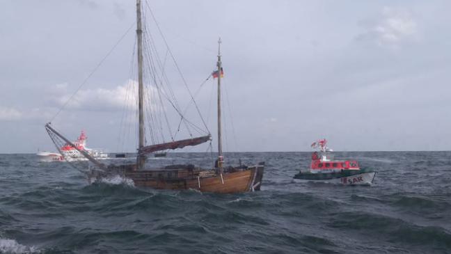 Segler von Hubschrauber gerettet