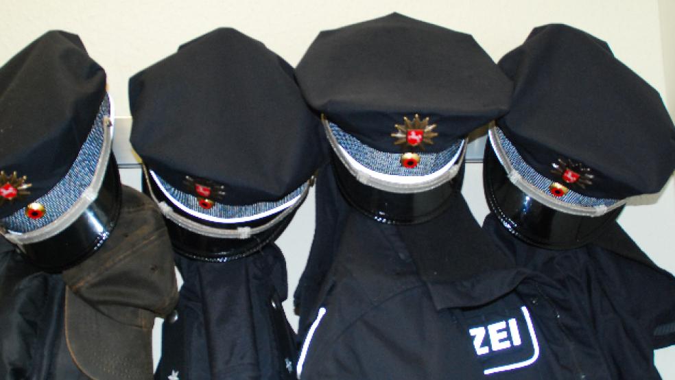 Unbekannte Täter haben in Bunde drei Autoreifen zerstochen.  © Archiv