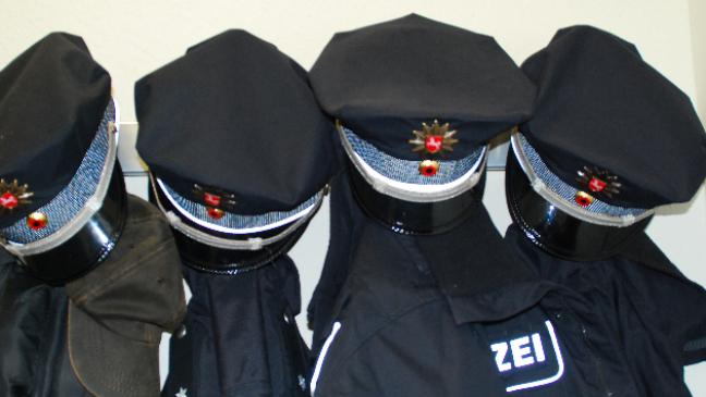 Drei Autoreifen zerstochen